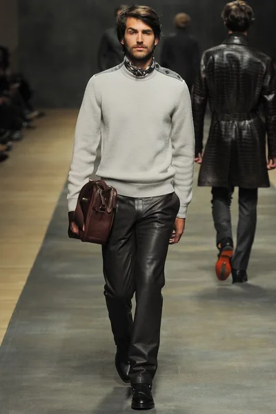 Look 14